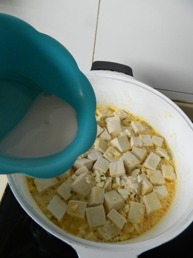 咸蛋燒豆腐的做法步驟12