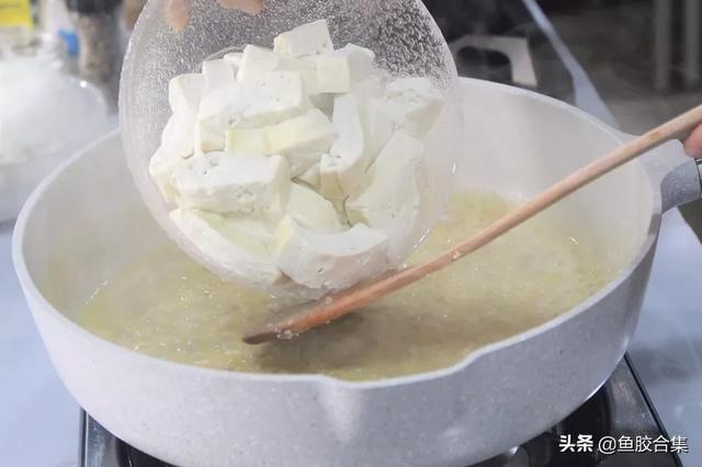 「魚膠新煮意」咸鴨蛋鮮蝦魚膠燉豆腐
