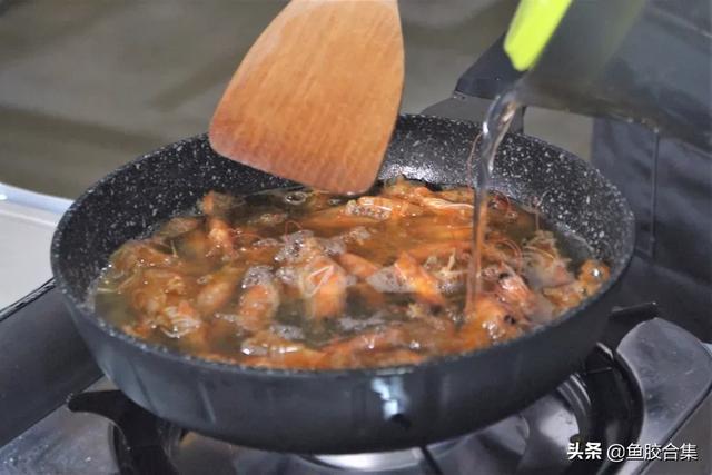 「魚膠新煮意」咸鴨蛋鮮蝦魚膠燉豆腐