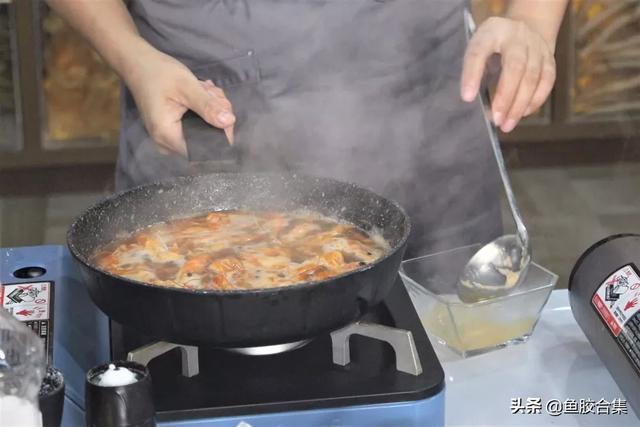 「魚膠新煮意」咸鴨蛋鮮蝦魚膠燉豆腐