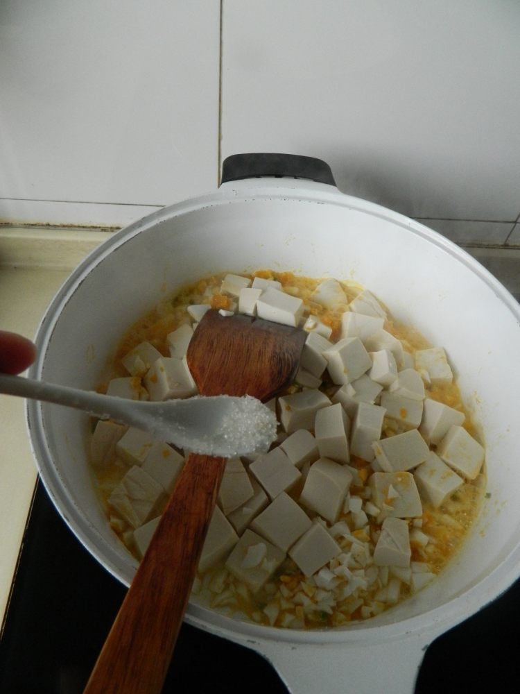 咸蛋燒豆腐的做法步驟10