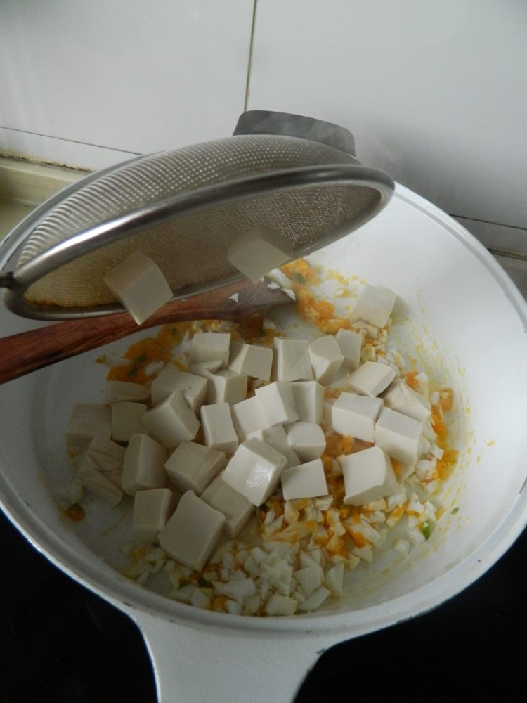 咸蛋燒豆腐的做法步驟9