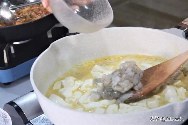 「魚膠新煮意」咸鴨蛋鮮蝦魚膠燉豆腐