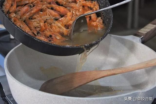 「魚膠新煮意」滑蛋蝦仁魚膠蓋炒飯