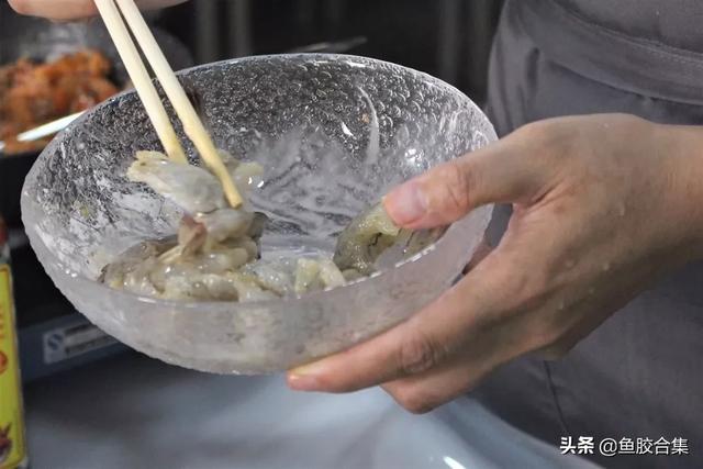 「魚膠新煮意」滑蛋蝦仁魚膠蓋炒飯