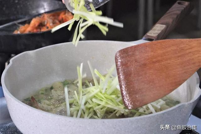 「魚膠新煮意」滑蛋蝦仁魚膠蓋炒飯