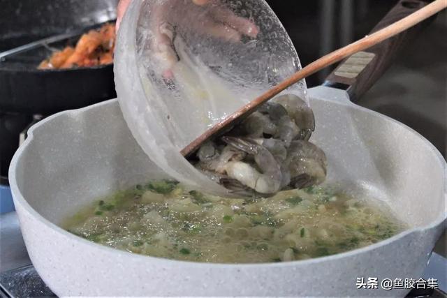 「魚膠新煮意」滑蛋蝦仁魚膠蓋炒飯
