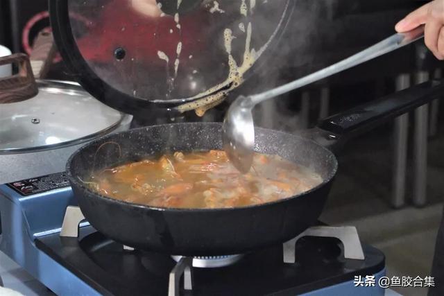 「魚膠新煮意」滑蛋蝦仁魚膠蓋炒飯