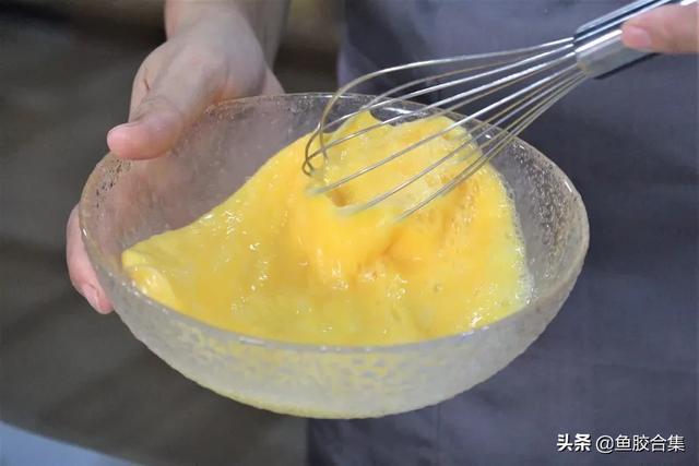「魚膠新煮意」滑蛋蝦仁魚膠蓋炒飯