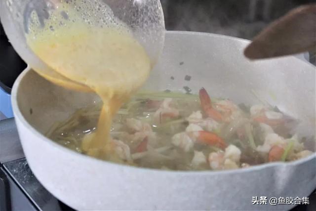 「魚膠新煮意」滑蛋蝦仁魚膠蓋炒飯