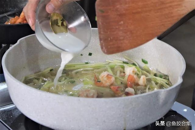 「魚膠新煮意」滑蛋蝦仁魚膠蓋炒飯