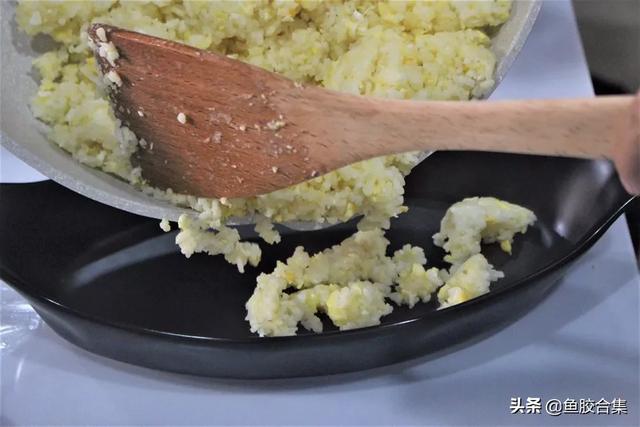 「魚膠新煮意」滑蛋蝦仁魚膠蓋炒飯