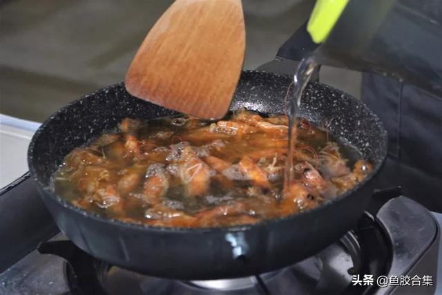 「魚膠新煮意」滑蛋蝦仁魚膠蓋炒飯