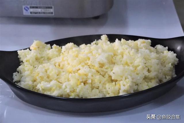 「魚膠新煮意」滑蛋蝦仁魚膠蓋炒飯