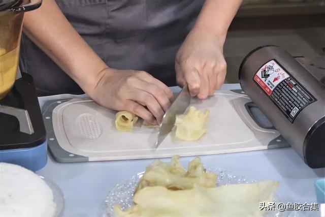 「魚膠新煮意」滑蛋蝦仁魚膠蓋炒飯