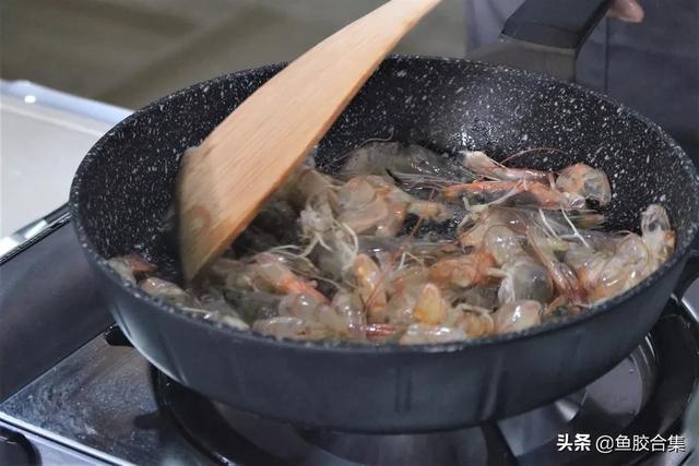 「魚膠新煮意」滑蛋蝦仁魚膠蓋炒飯