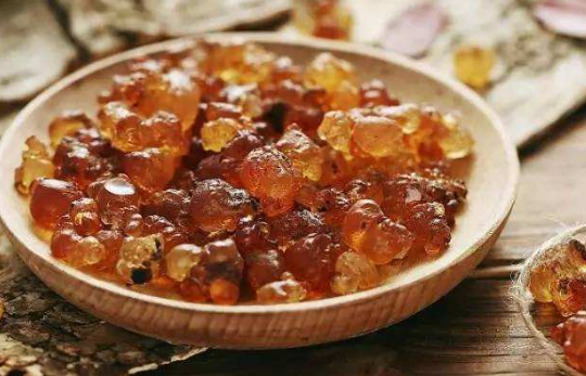 桃膠有什么吃法，雪燕,桃膠,皂角米一起煮可以嗎