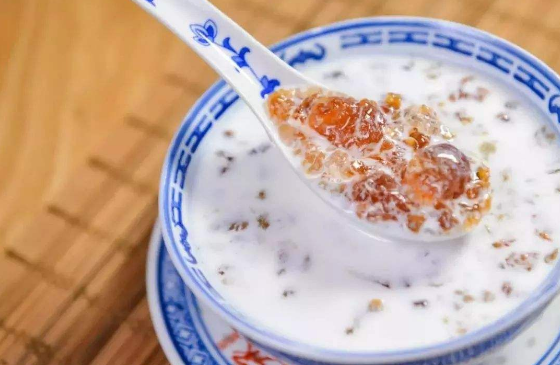 桃膠銀耳雪梨羹的做法竅門，桃膠銀耳雪梨羹的功效與作用