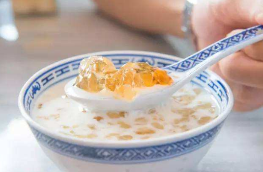 銀耳桃膠雪梨的禁忌,桃膠銀耳雪梨羹的熱量有多少