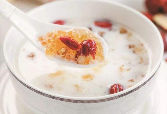 桃膠牛奶用純牛奶還是奶粉,需要煮多久
