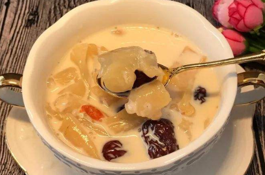 花膠淮山補元湯的功效以及家常做法竅門