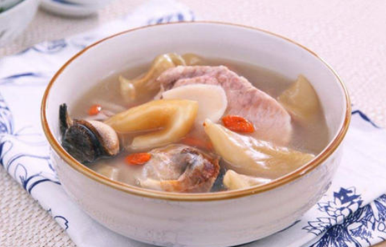 紅棗牛奶燉花膠,牛奶要一起倒入去燉么