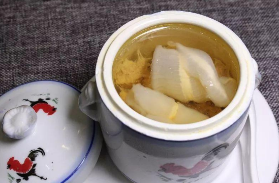 跟大家說下女人經常吃魚膠會不會變年輕