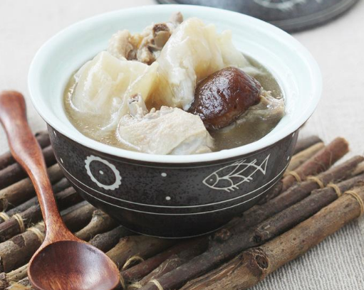 小孩子多大可以吃魚膠